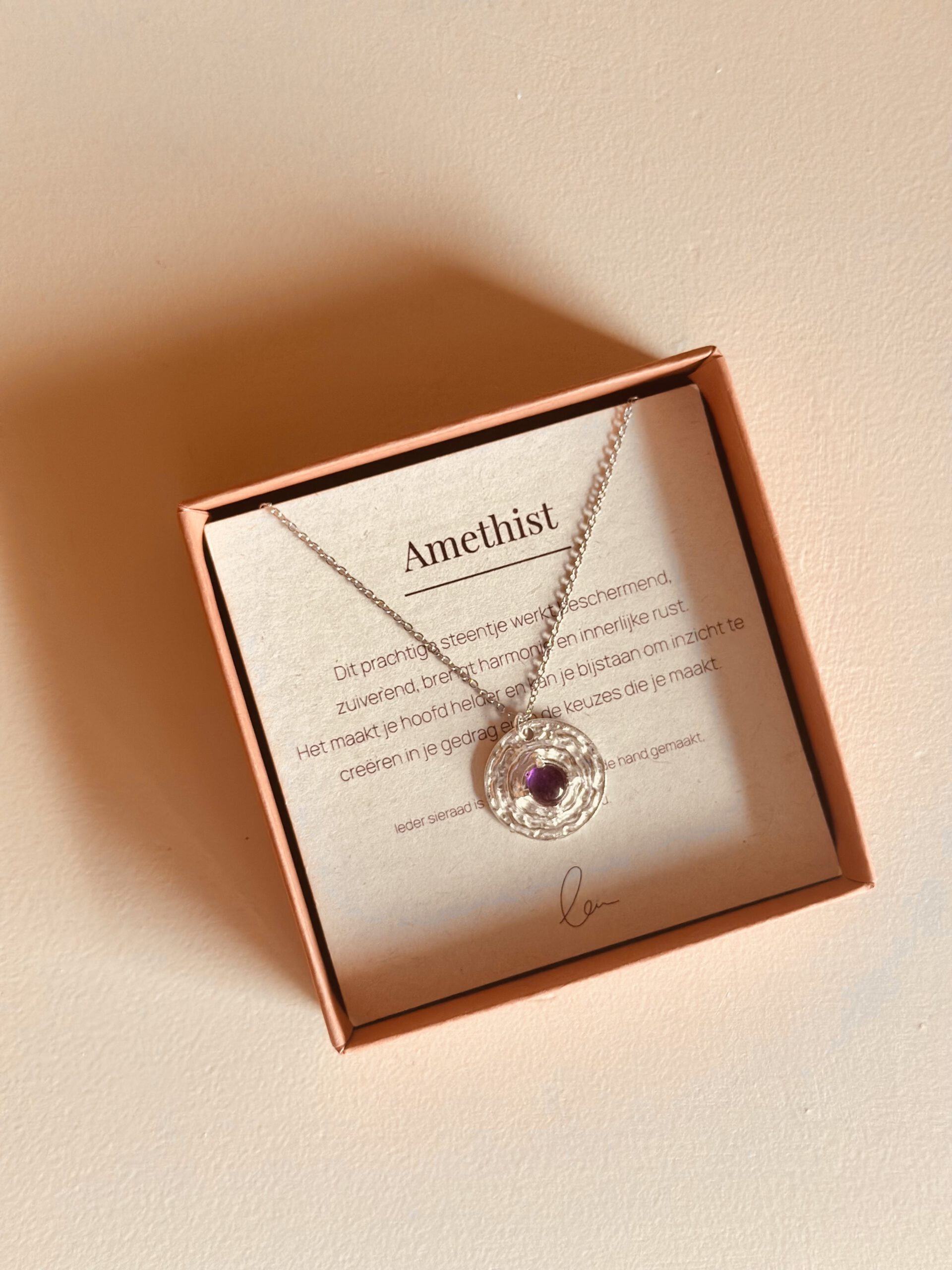 zilveren totemsieraad vrouwencirkel