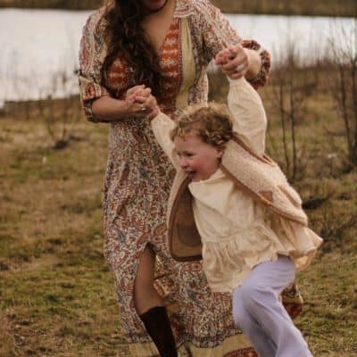 moeder en kind, blij, bewust ouderschap, genieten